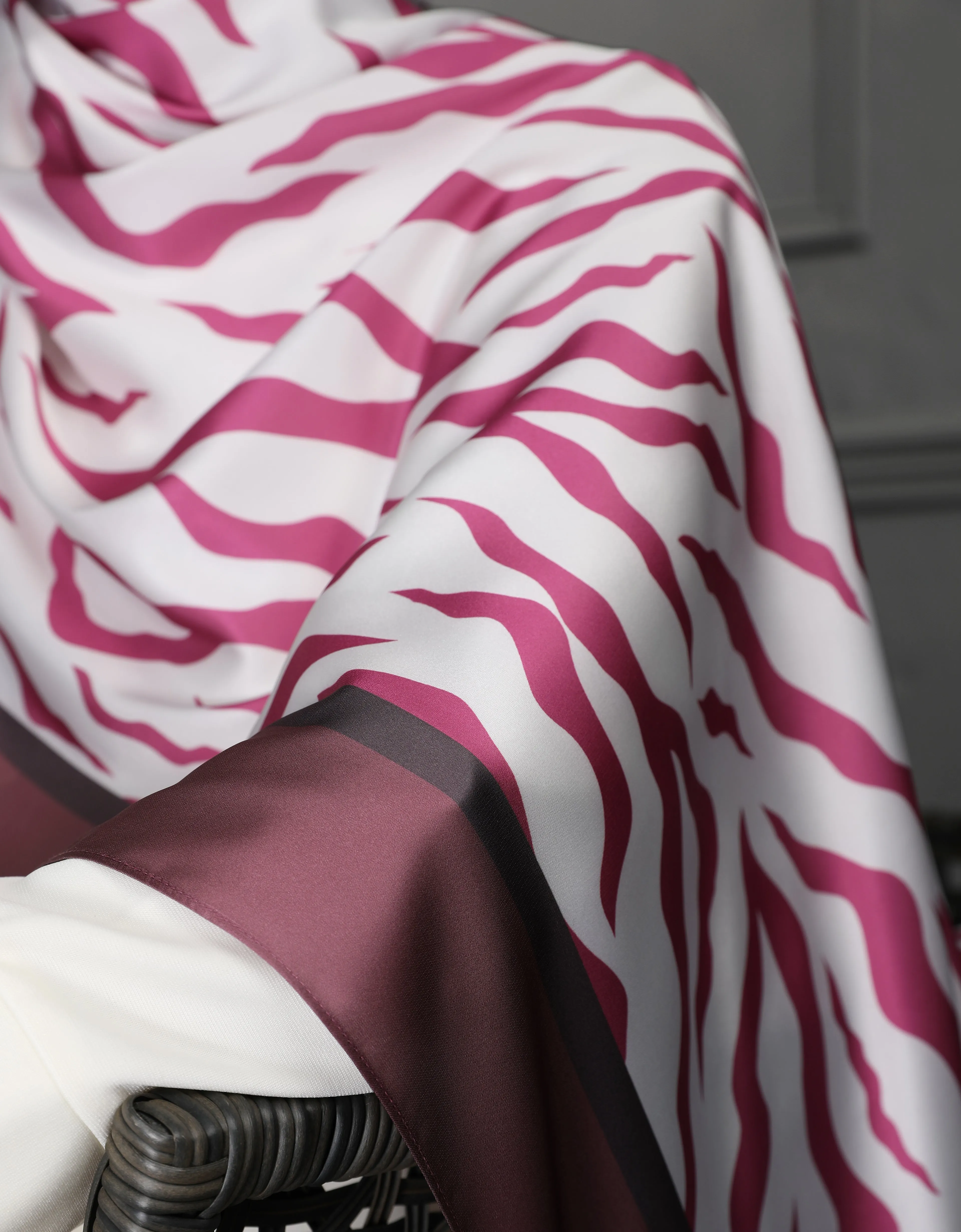 ITZY SHAWL (MAGENTA)